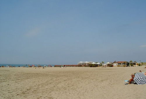 Located 600m from the main beach of Richelieu. Swimming pool.