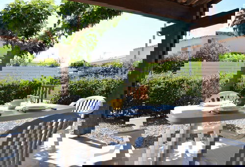 Située à 600m de la grande plage de Richelieu. Piscine.