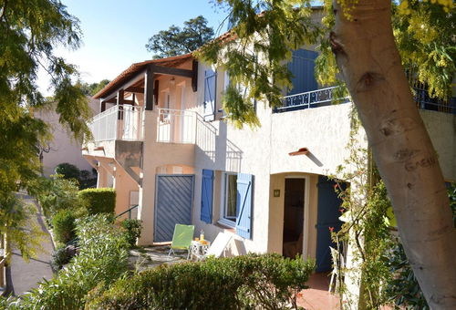 Apartment with a beautiful sea view, in a residence with swimming pool and...