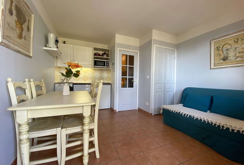 Apartment in a nice residence with swimming pool, close to shops and beach -...