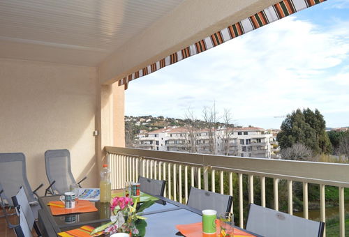 Spacious apartment with terrace in a domain with swimming pool