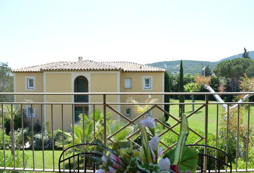 Apartment with a nice terrace and a swimming pool in a quiet and preserved area