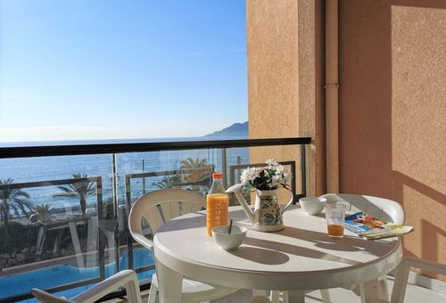 Sea view studio in a resort with pool, 200m from the beach of Cannes La Bocca