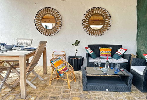 Charming villa facing the sea parking and garden
