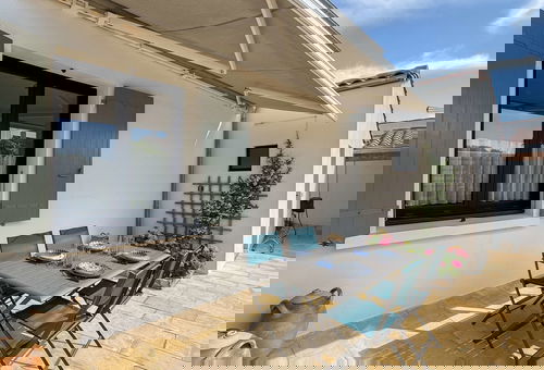 Charming villa facing the sea parking and garden
