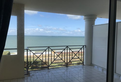 Appartement face mer accès direct sur la plage de Bonne Source.