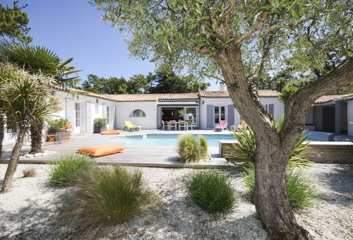 Eine sehr schöne Villa mit Pool im Herzen des Pinienwaldes.