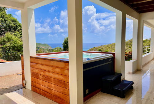 Villa contemporaine au Colombier proche de la Plage de Corrosol.