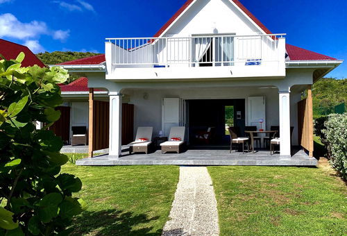 Charming villa, in a small residence, made up of three villas. View...