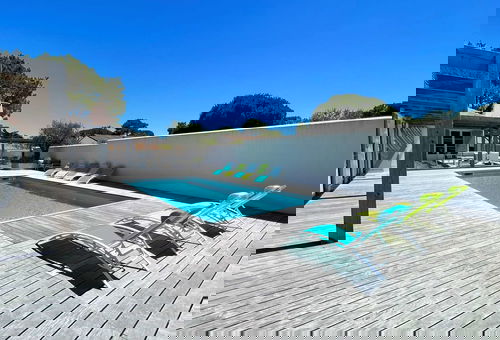 Superbe villa entièrement rénovée avec piscine à proximité de la plage