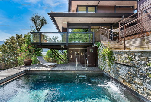 Exceptional direct lake access villa for 10 people with swimming pool, sauna...