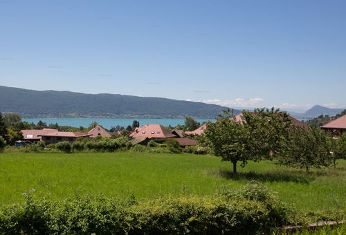 Grande maison familiale pour 17 personnes avec piscine, jardin et climatisation.