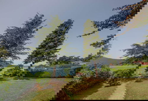 Waterfront villa for 11 people with large garden and private pontoon on the...