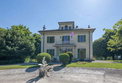 Exceptionnelle maison de famille au calme dans un écrin de verdure...