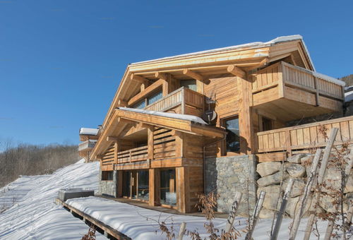 Prestigious chalet with indoor pool for 14 people (10 adults + 4 children)....