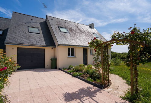 Locmariaquer, 1.4km from the beach and 2.4km from the village, 4-room house....
