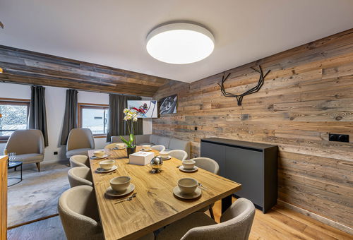 Large apartment in Courchevel village, perfect for 6 adults and 4 children