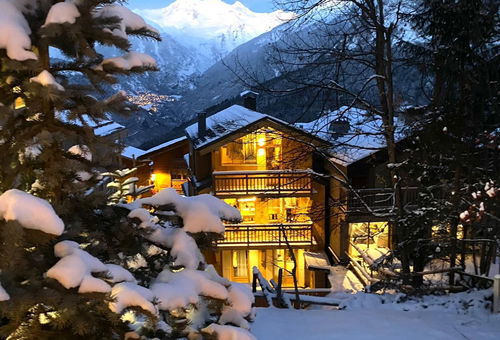 Dans le centre de la station, tout proche des pistes