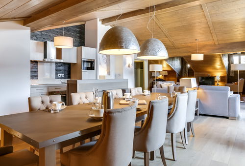Beautiful duplex apartment in the residence Carre Blanc in Courchevel village