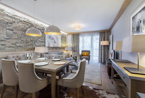 Appartement à la décoration contemporaine avec stationnement, casier à ski et...