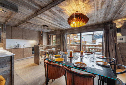 Luxury apartment located 200m only from the slopes and the shops