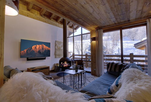 5 minutes from the "Olympe" gondola.