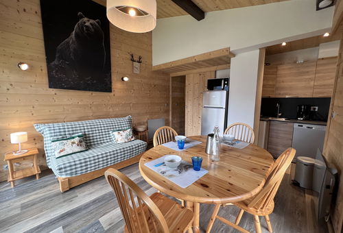 Très belle vue sur le village et la Chaine des Aravis pour cet appartement...