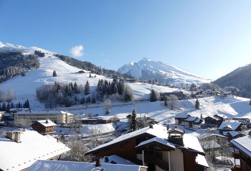 500 m from the ski lifts, 200 m from the  shops