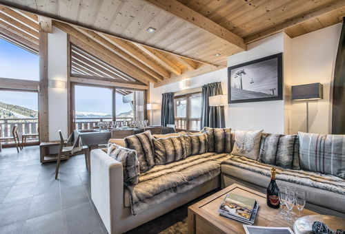 Charming apartment in a standing residence, in the center of Courchevel Moriond