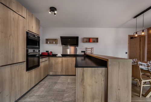 Very nice apartment located 100m from the snow front.