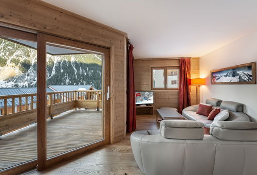 Very nice apartment located 100m from the snow front.