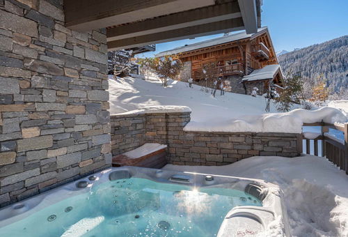 Magnificient chalet close to the ski slops.