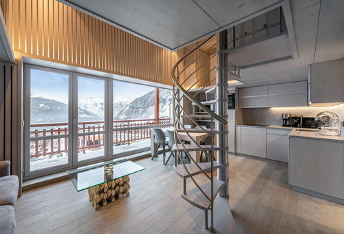 Located in the centre of Moriond, modern apartment with a direct access to...