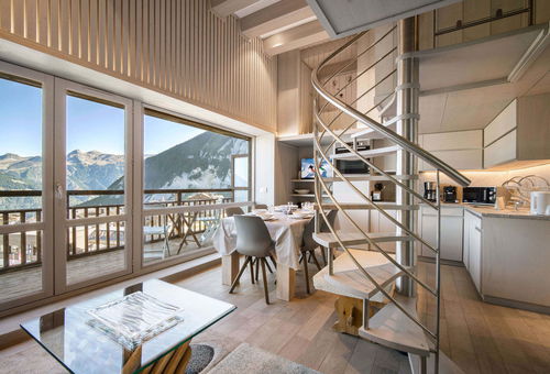 Located in the centre of Moriond, modern apartment with a direct access to...