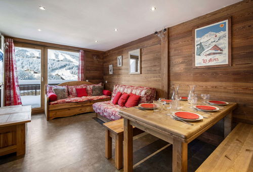 Apartment next to the start of the slopes and the shops
