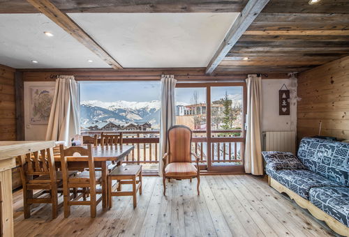 Cozy apartment with a nice view on the mountain and a direct access to the...