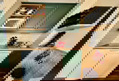 A environ 300m du départ des télécabines du Fréjus et de l'école de ski.