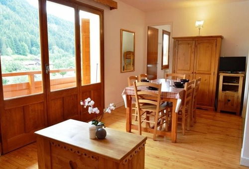 Appartement au centre village avec un balcon au sud