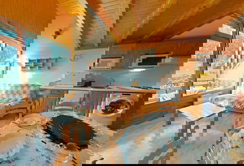 Appartement situé à hauteur des pistes de ski offre le plaisir de chausser...