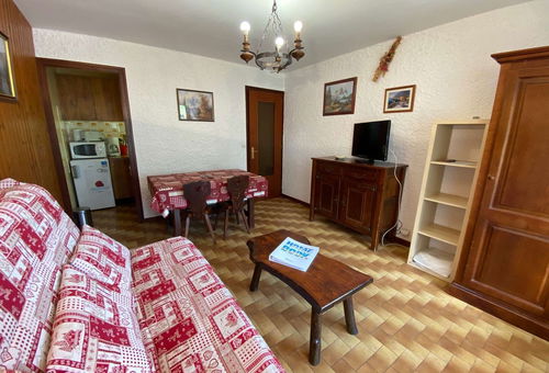 Ideally located flat, opposite the ski slopes and close to the shops - Le...