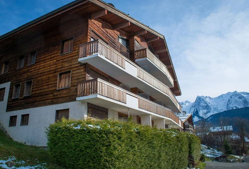 Sunny And Well-equipped 3-room Apartment