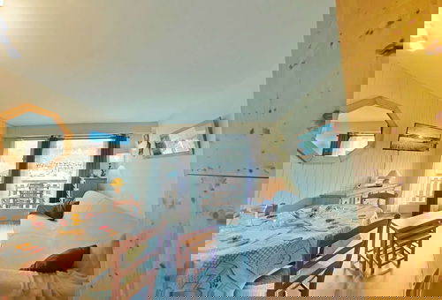 Studio At The Foot Of The Slopes In Chinaillon In A Residence Facing South.