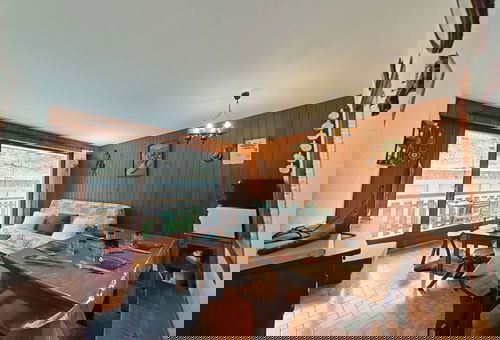 Appartement situé au pied des pistes de la station, proche des commerces et...