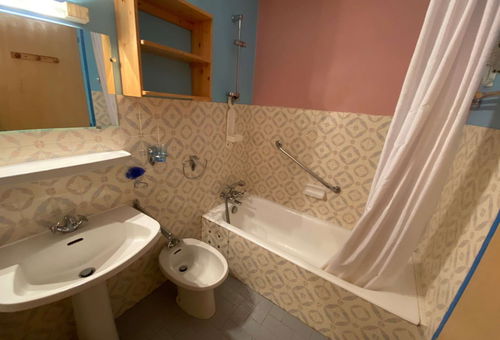 Studio With South Facing Balcony And Ski Locker 20 Minutes Walk From The Village