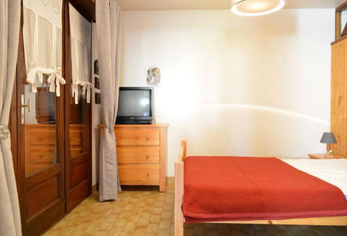 Zwei-Zimmer-Wohnung im Erdgeschoss an einem Ort namens Le Replein