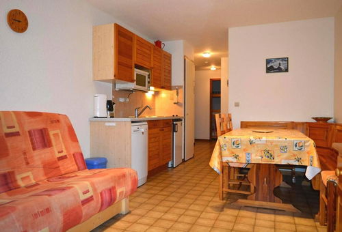 Flat located in the centre of the Chinaillon resort, close to shops and...