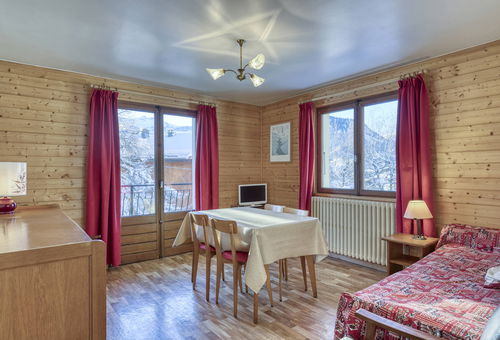 2ème étage d'un chalet à proximité des télécabines du JAILLE