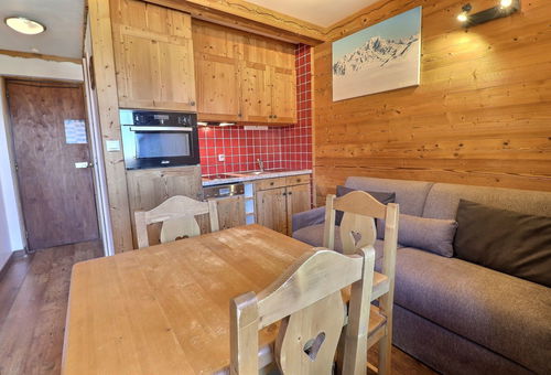 Petit appartement à la décoration soignée proche des pistes.