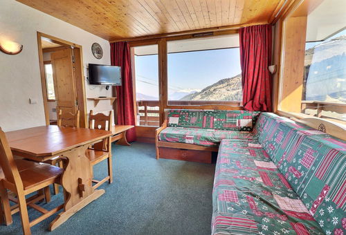 70s atmosphere for this apartment next to the slopes