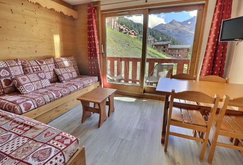 Apartment with south-facing balcony 100m from the ski lifts and 250m from the...